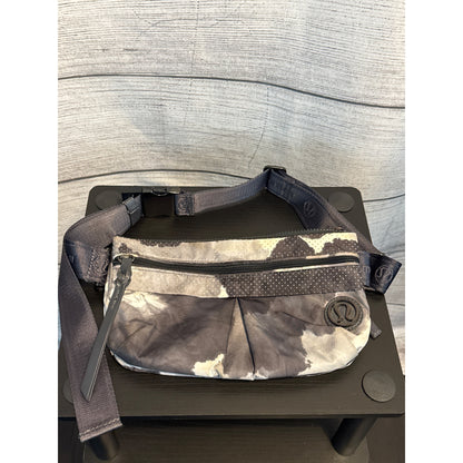 Lululemon Free Spirit Bag Print Gray & Black