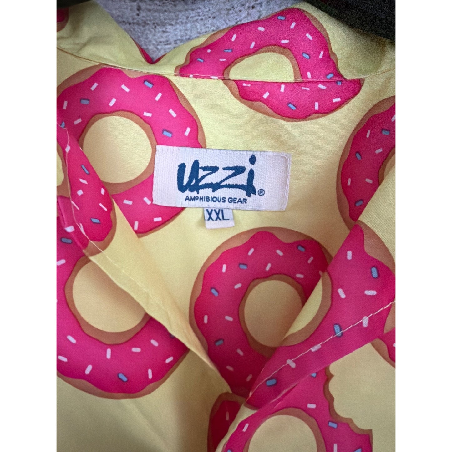 Uzzi Mens Yellow Button-Up Shirt With Pink Donut Print Size XXL