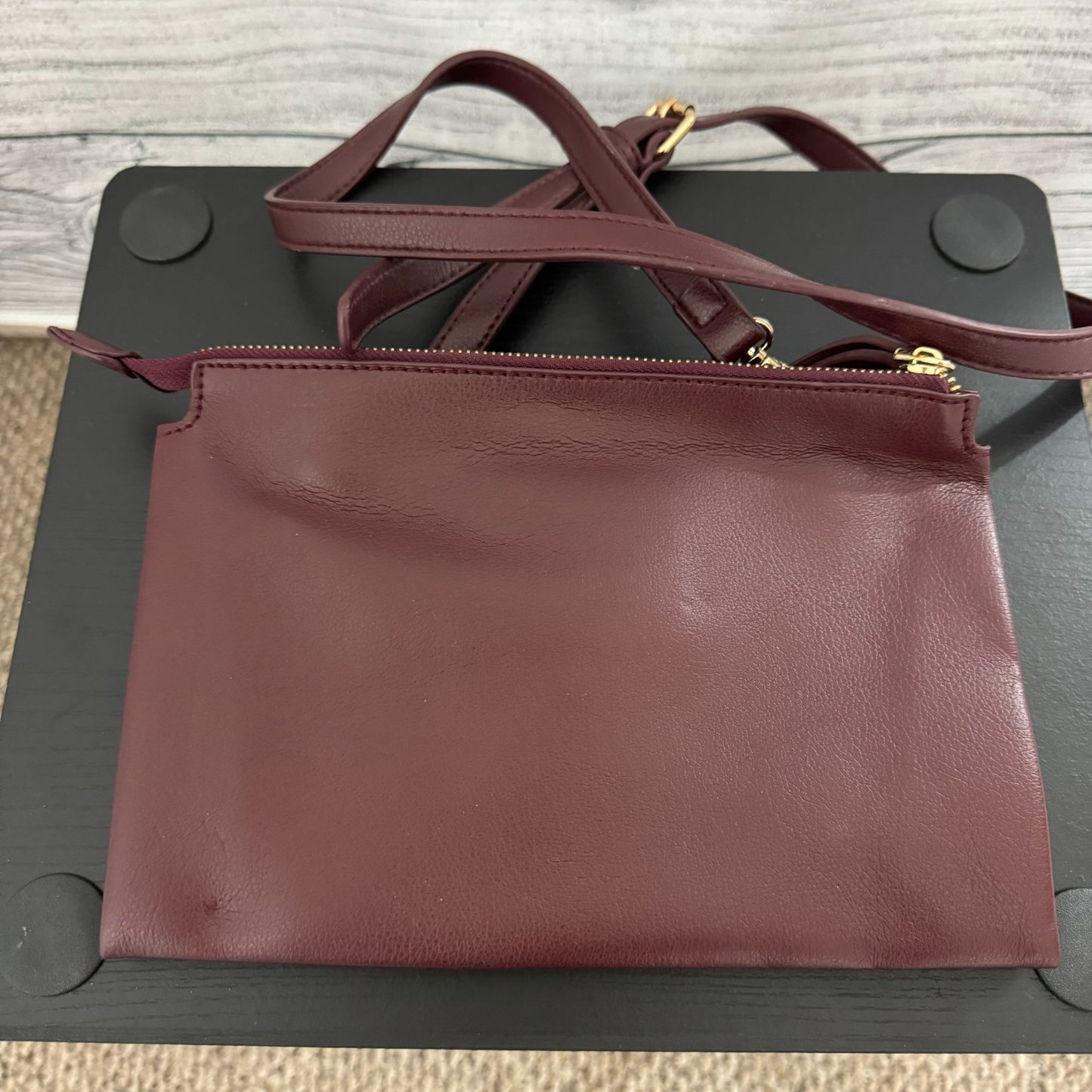 Shiraleah Burgundy Crossbody Bag With Adjustable Strap & Zipper Closure