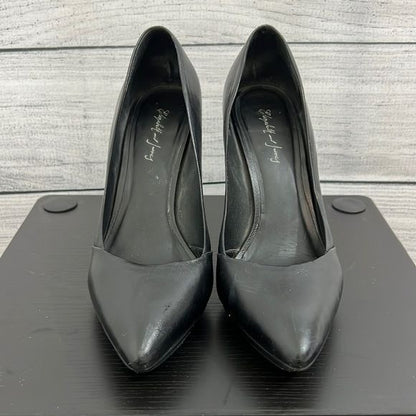 Elizabeth and James Black Pump