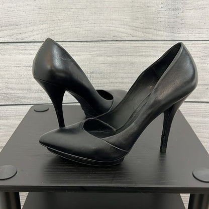 Elizabeth and James Black Pump