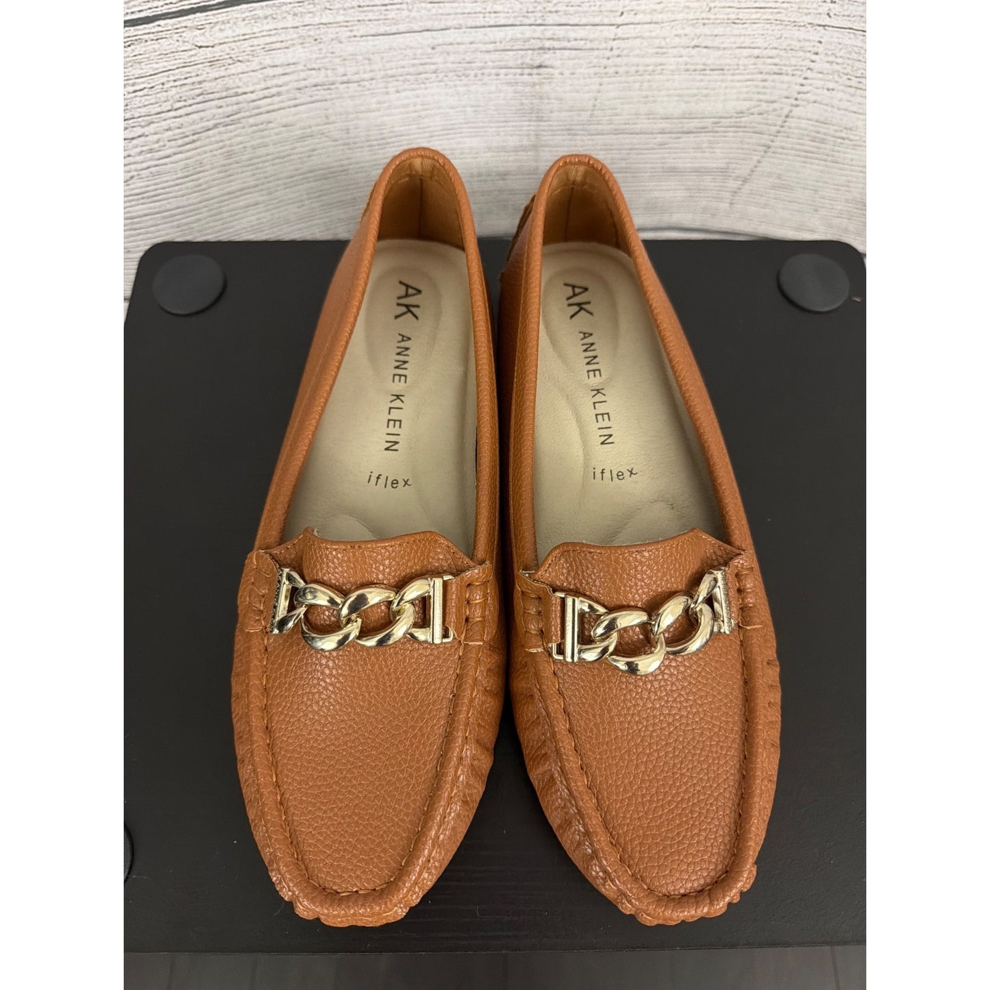 NWOT Anne Klein Silvee Cognac Loafers With Chain Detail Size 8