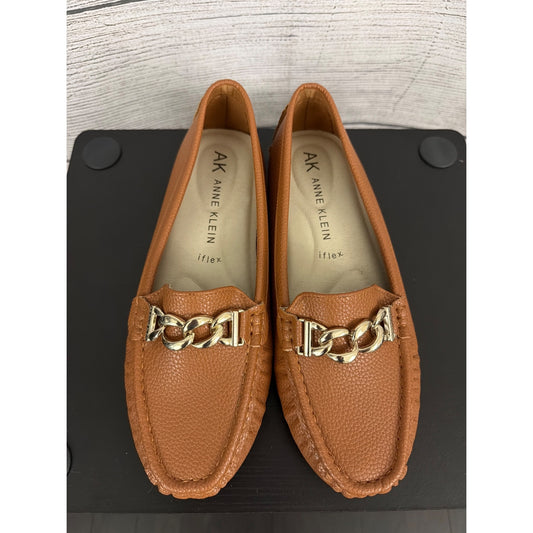 NWOT Anne Klein Silvee Cognac Loafers With Chain Detail Size 8