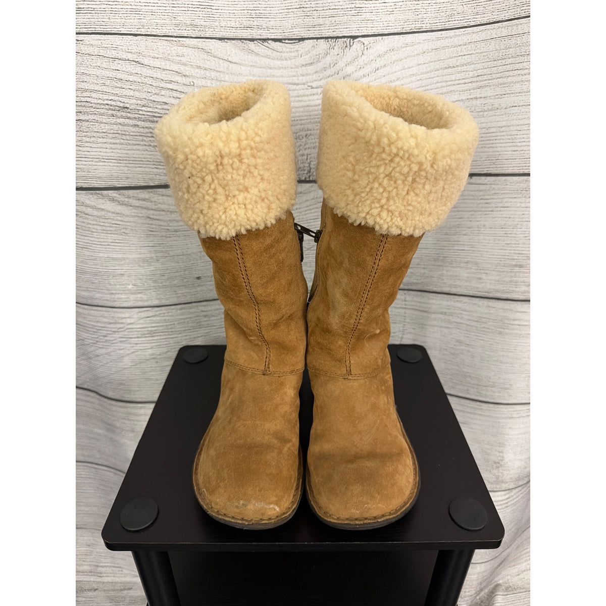 UGG Karyn Cuff Sheepskin Boot Size 8