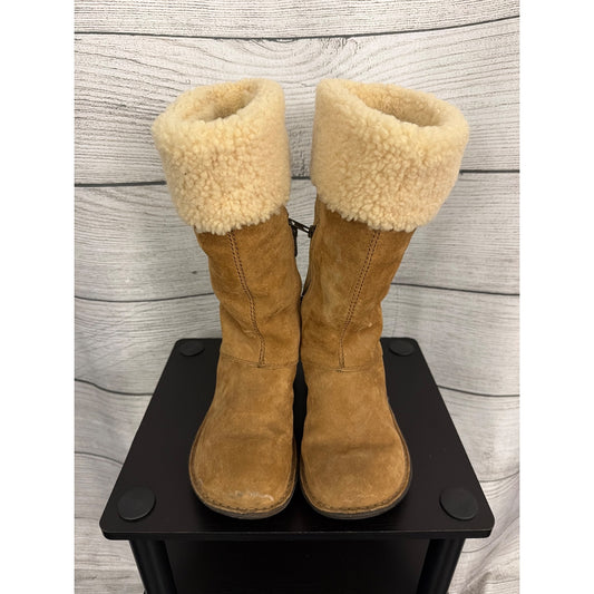 UGG Karyn Cuff Sheepskin Boot Size 8