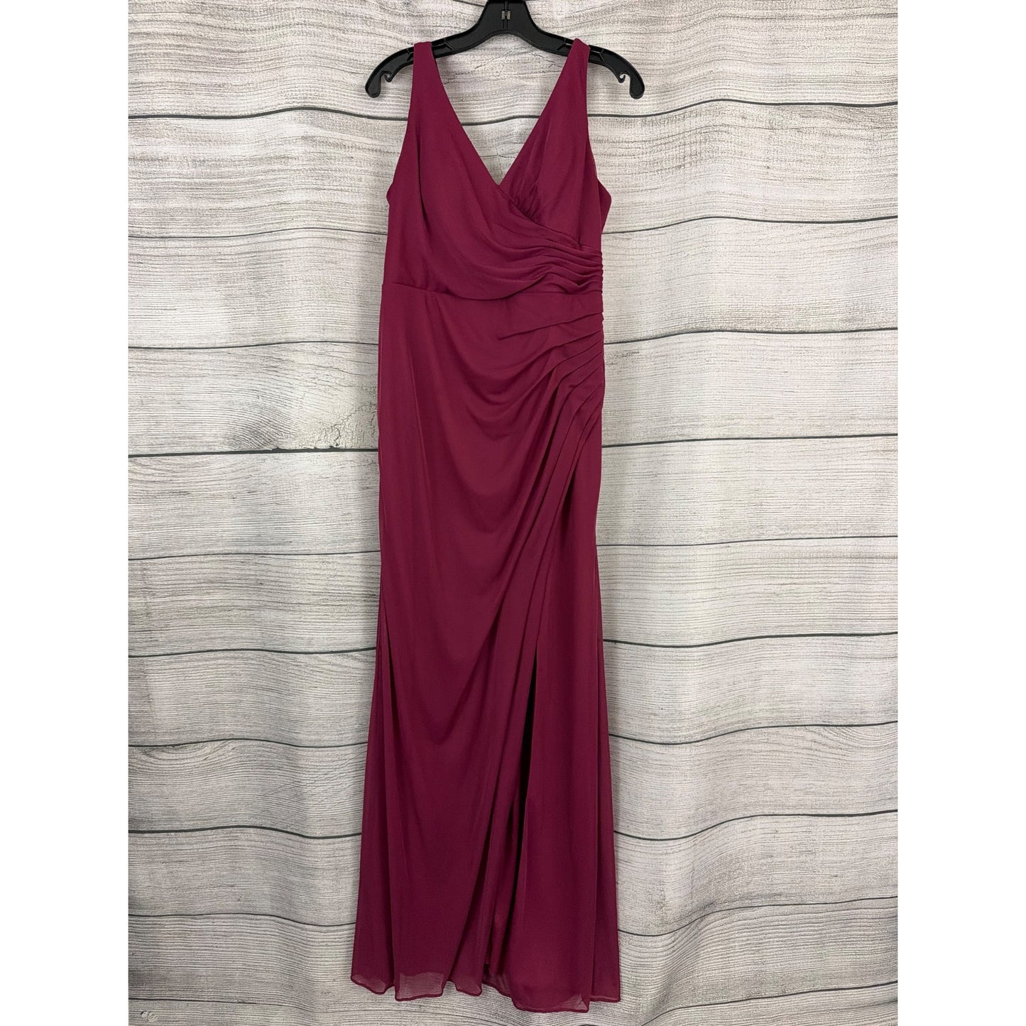 Azazie Leandra Mulberry Mermaid V-Neck Pleated Mesh Dress Size 14
