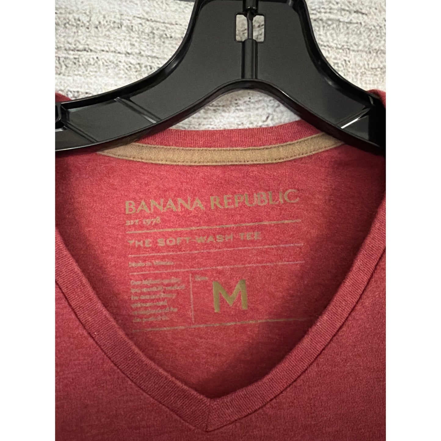 Mens Banana Republic Red V-Neck Soft Wash Tee Shirt Size M