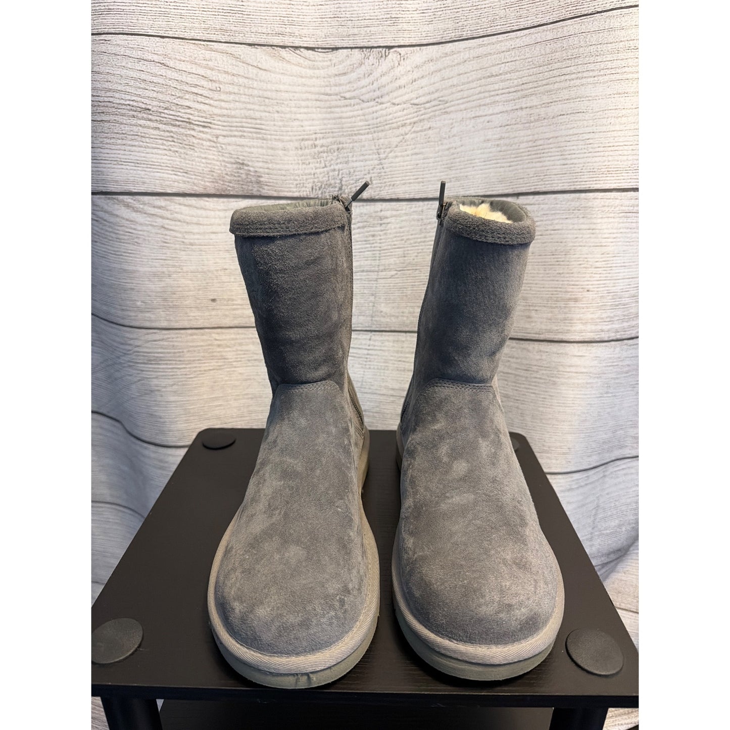 NWOB RARE Discontinued UGG Australia Roslynn Zip Boots Size 8