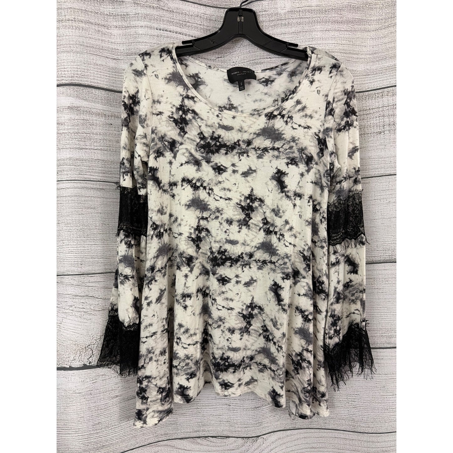 Romeo + Juliet Couture Tie-Dye Bell Sleeve Top W/ Lace Trim Size S
