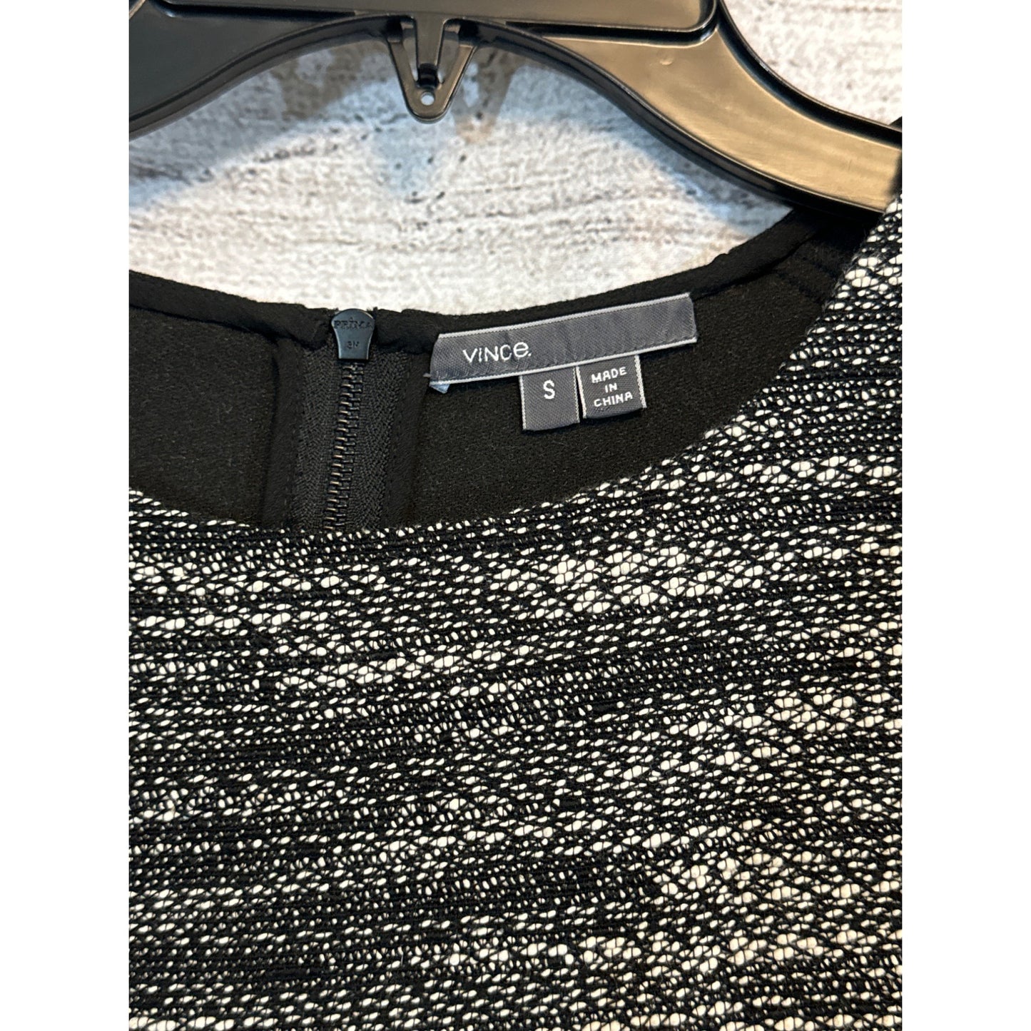 Vince Black & White Knit Top With Back Zipper Size S
