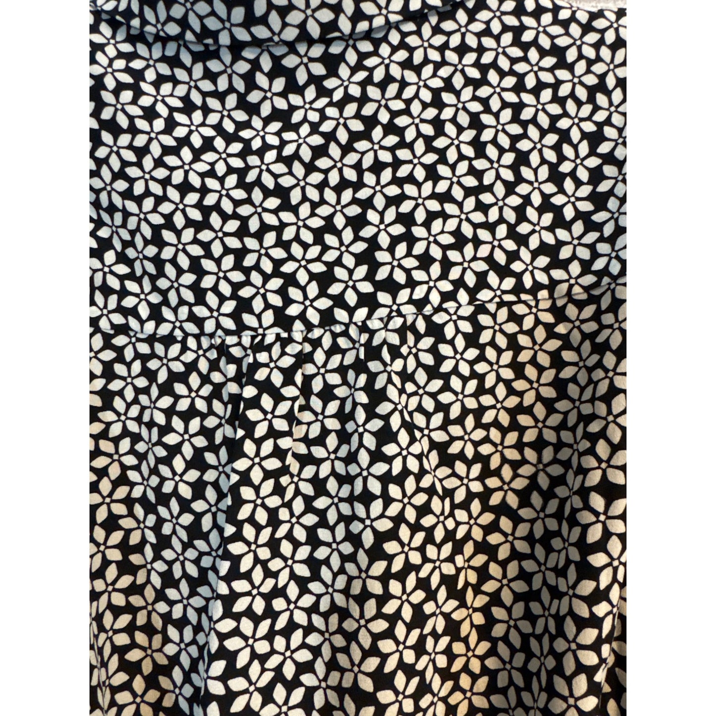 Diane Von Furstenberg 100% Silk Floral Print Button-Up Dress Size 4